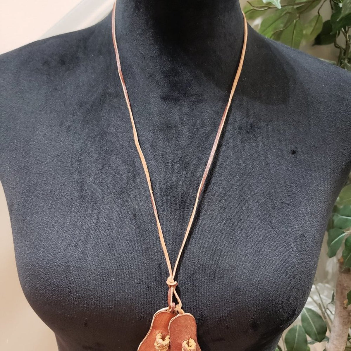 Womens Fashion Brown Leather Flip Flop Sandal Pendant String Necklace Jewelry