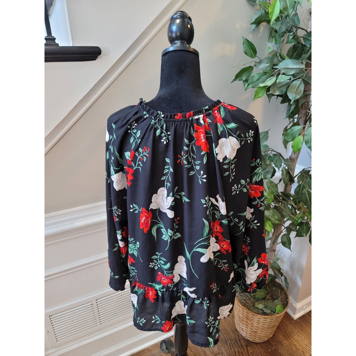 Old Navy Blouse XL Black Floral Ruffle Hem Tie Split Neck Raglan Sleeve Party2