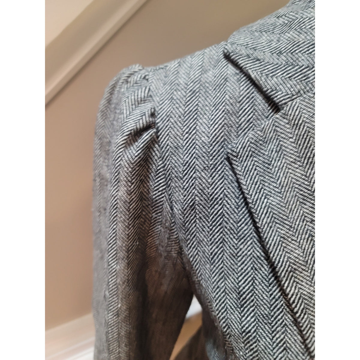 Stooshy Tweed Blazer Women’s Medium Gray Herringbone Ruched Sleeve Faux Pockets