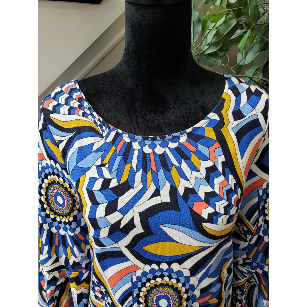 Crown & Ivy Sheath Dress Womens Large Multi Geo Print Rayon Long Sleeve Back Zip