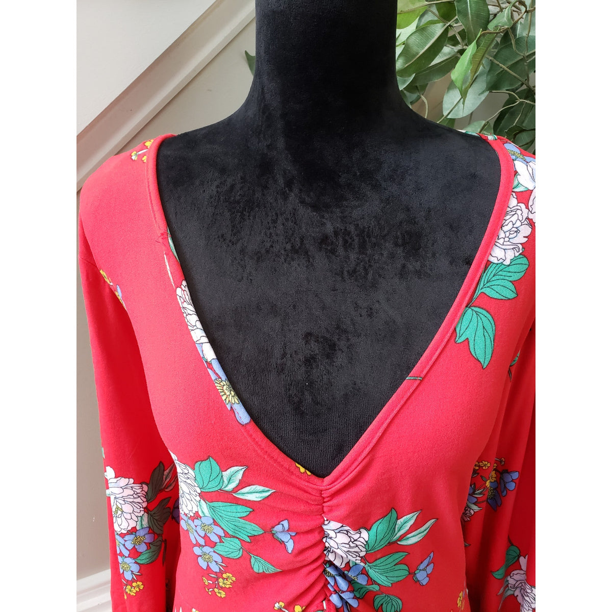 Bobbie Brooks Knee Length Dress Women 3X Red Floral Ruched Long Sleeve V Neck