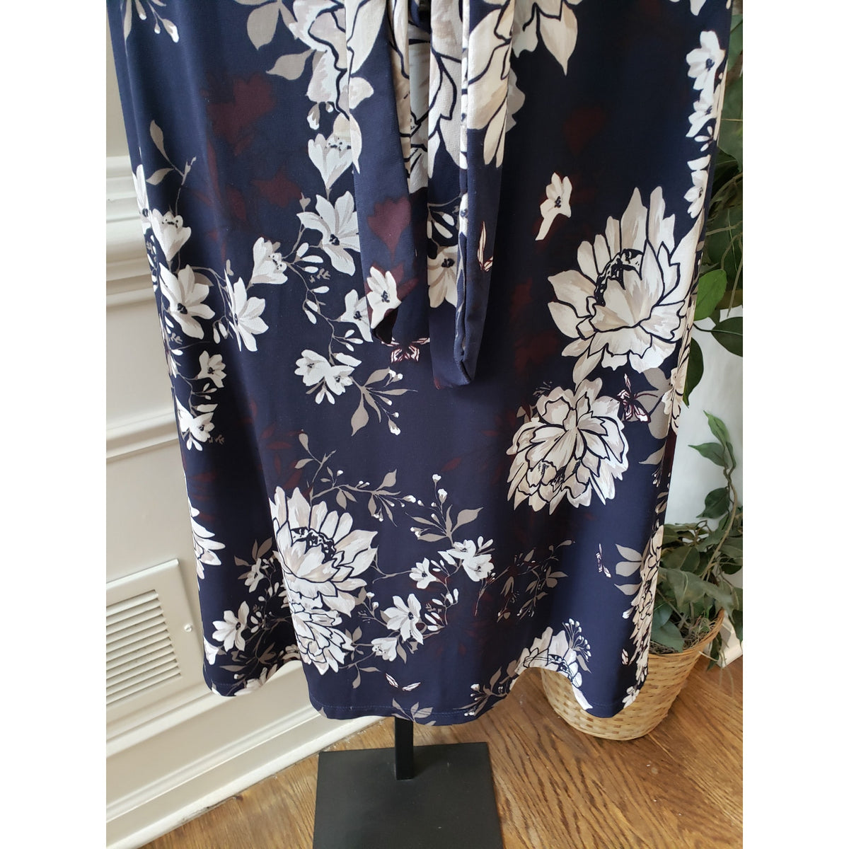 Charter Club Dress Women 1X Navy Blue Floral Belted Stretchy Midi V Neck