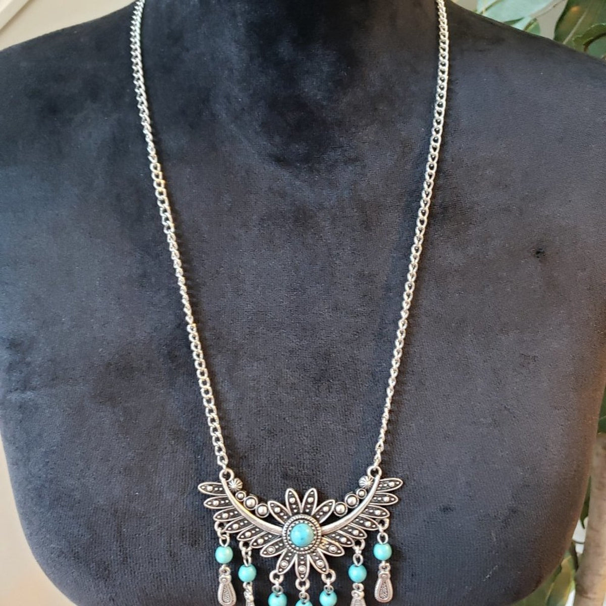 Womens Fashion Silver Vintage Geometric Pendant Collar Necklace w/ Lobster Clasp