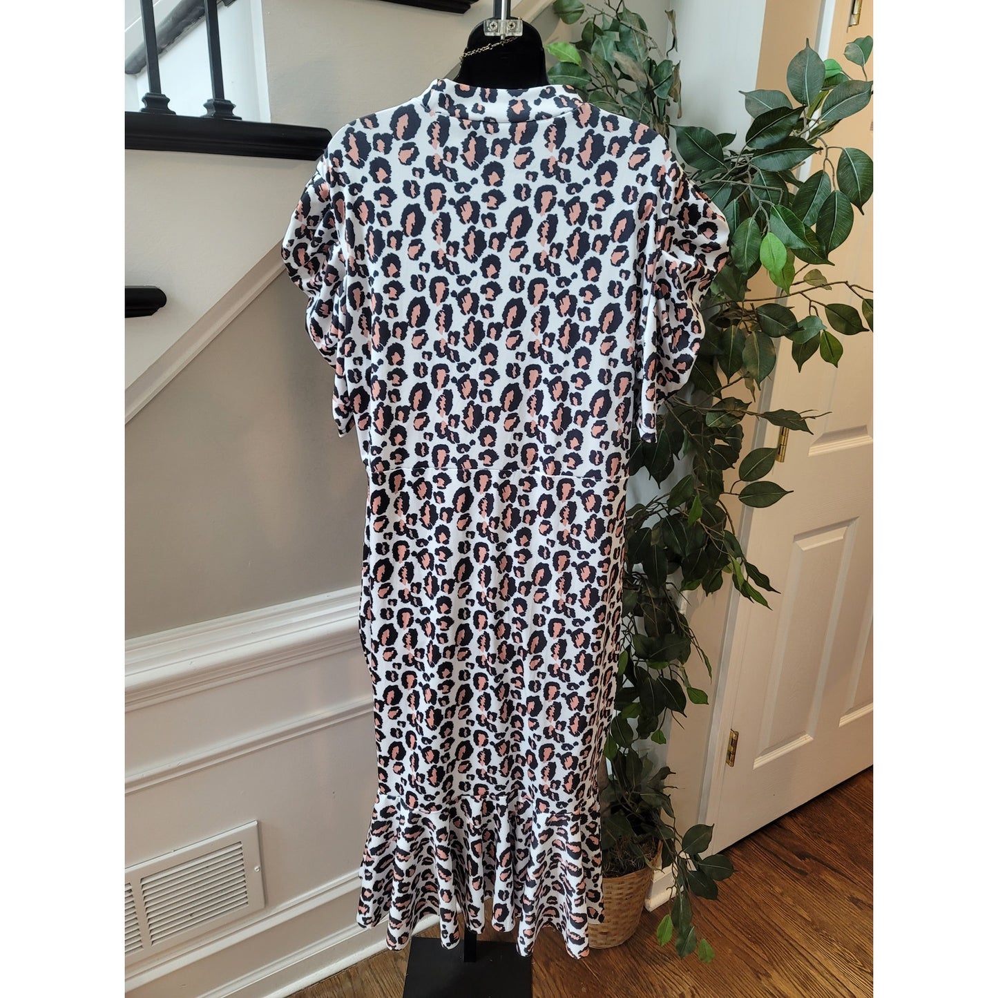 Leopard Print Midi Dress Women Size Medium White Black Pink Stretchy Ruffle