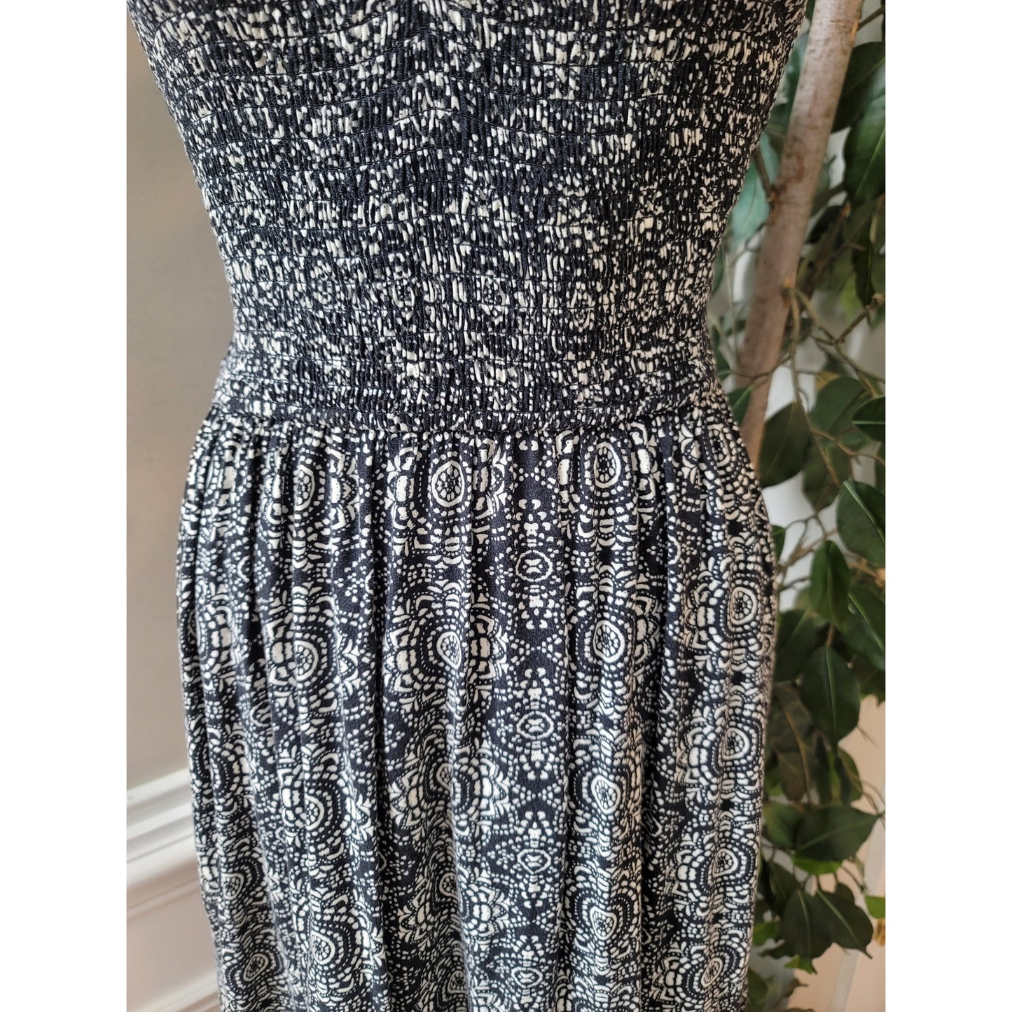 Xhilaration Maxi Dress Women S Black White Boho Sleeveless Smocked Rayon