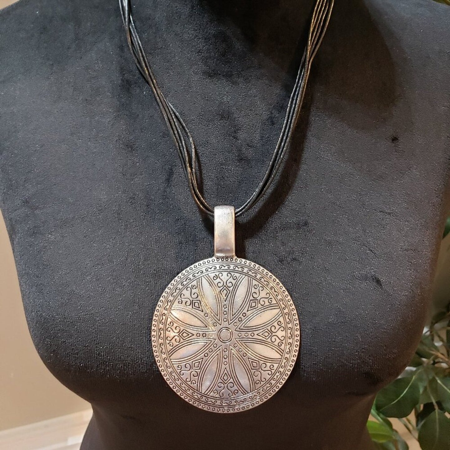 Womens Fashion Silver Blue Pendant Silver and Turquoise Leather Necklace Jewelry