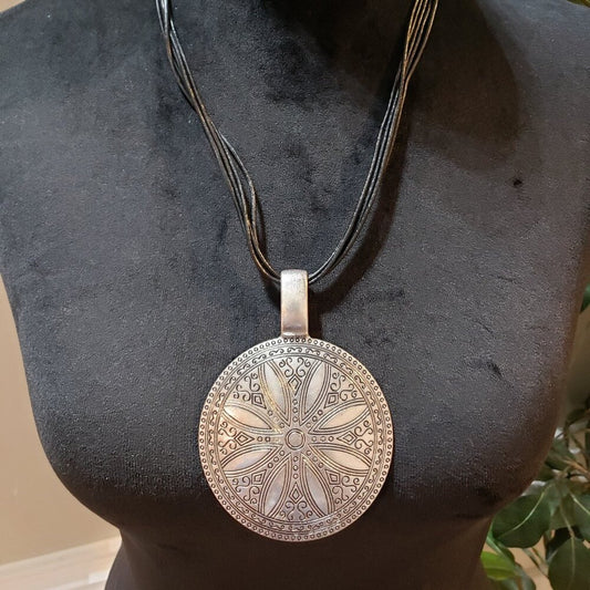 Womens Fashion Silver Blue Pendant Silver and Turquoise Leather Necklace Jewelry