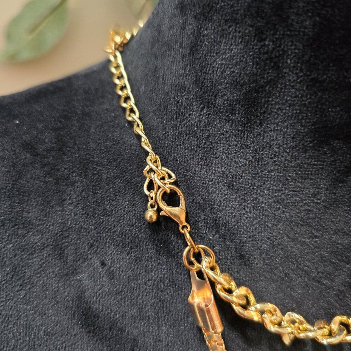Womens Fashion Amber Acrylic Gold Tone Chain Necklace Jewelry with Lobster Clasp