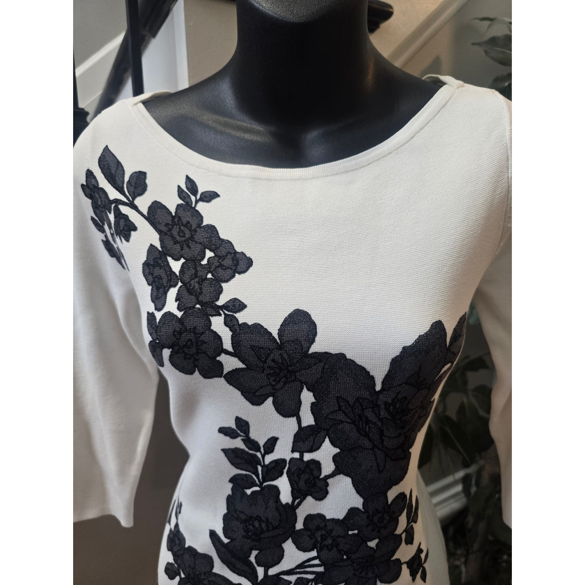 WHBM Sheath Dress Women's SZ XS White/Black Floral Knit Boat Neck 3/4 Sleeves