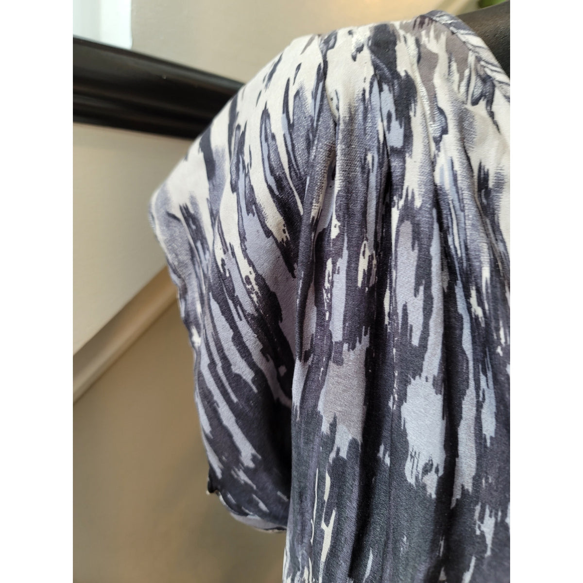 Express Dress Women S-P Black White Printed V Neck Short Sleeve Casual