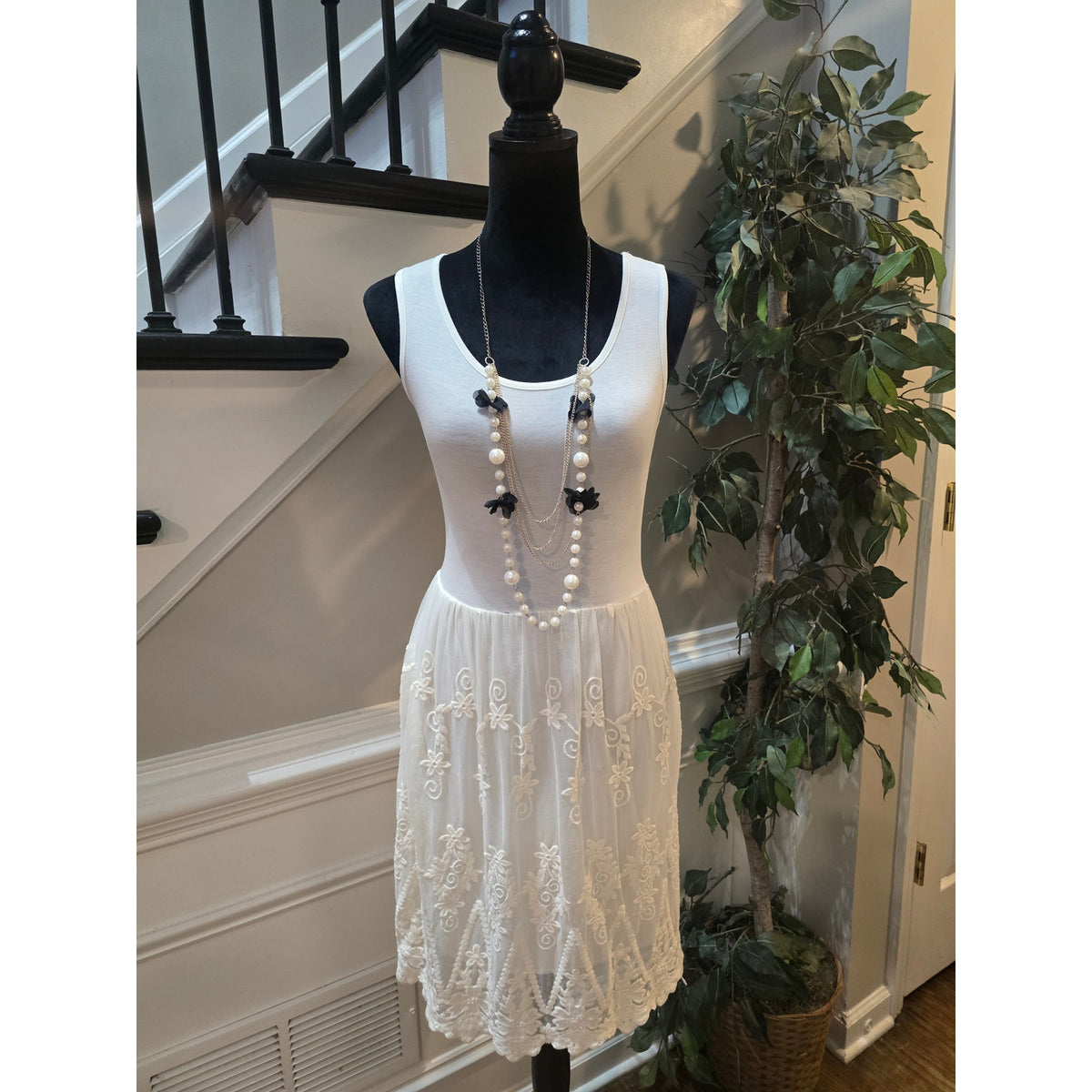 Olive des Olive A-Line Dress Women's Small White Floral Embroidered Scoop Neck