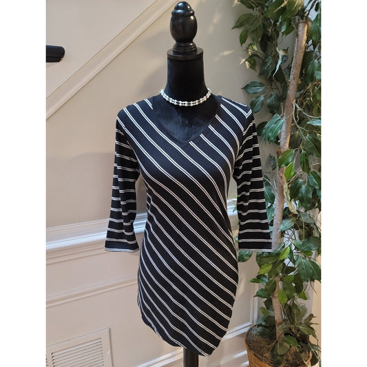White House Black Market Top Women’s Size Small Black White Stripe 3/4 Sleeves