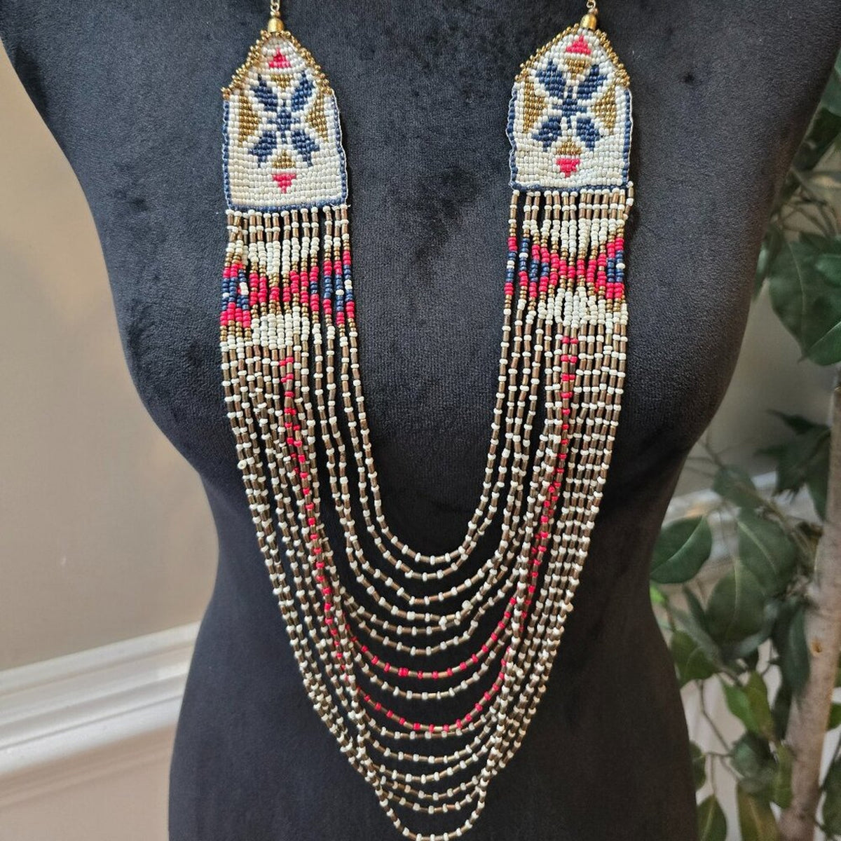 RARE VTG Womens Multicolor Seed Beads Navajo Indian Necklace with Lobster Clasp