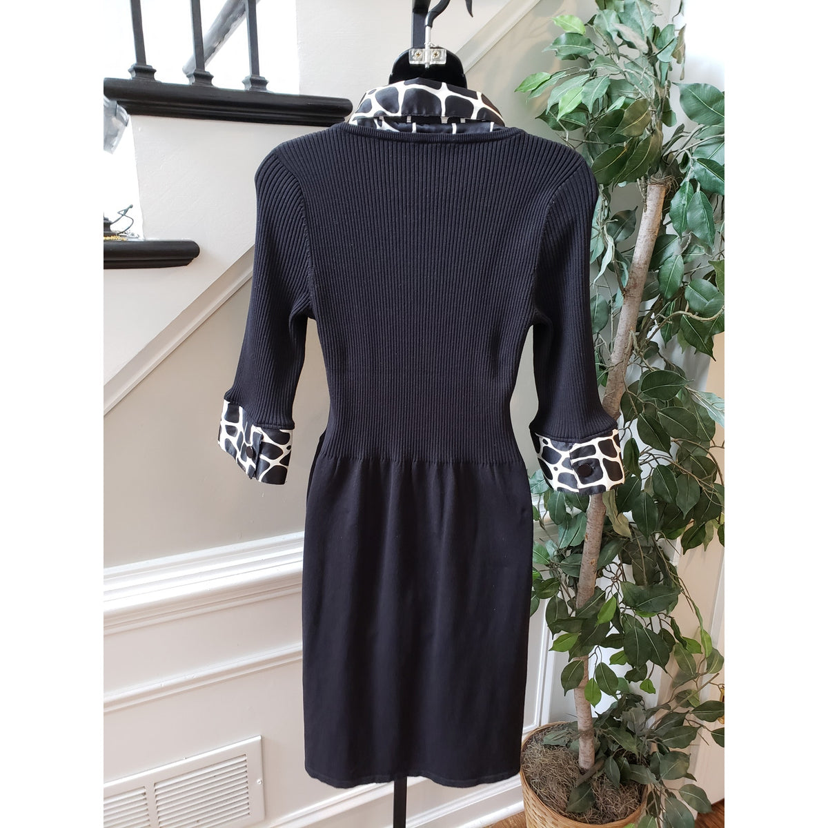 INC Women's Dress Size M Black Knit Contrast Collar Cuff Giraffe Print