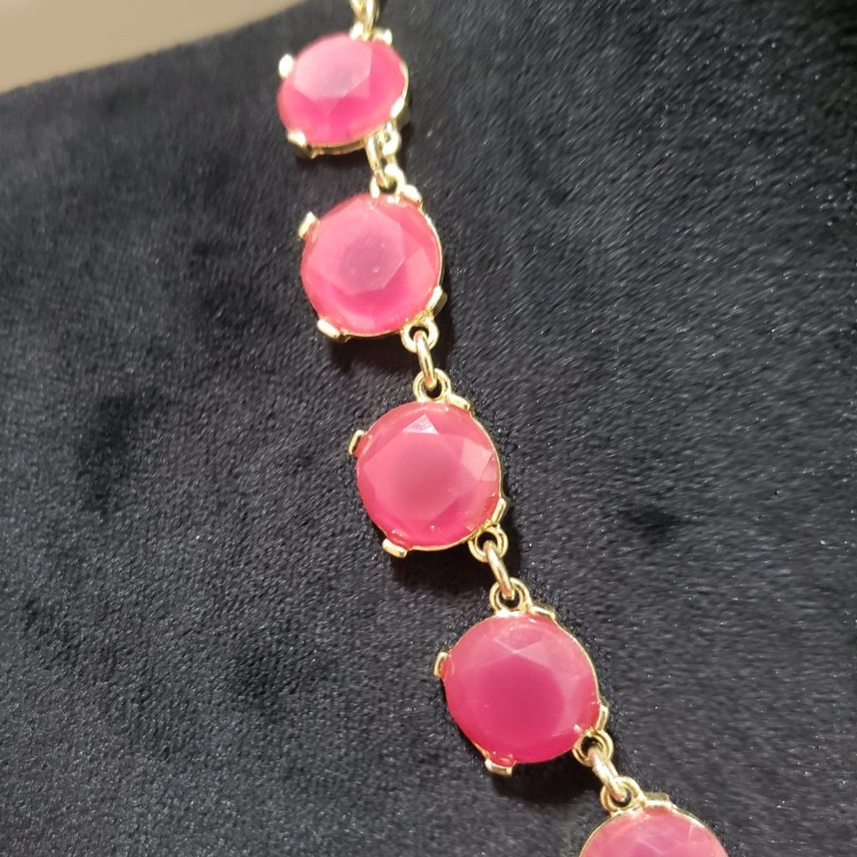 Womens Fashion Coral Pink Gem Stone Gold Tone Statement Necklace w/ Lobster Clas