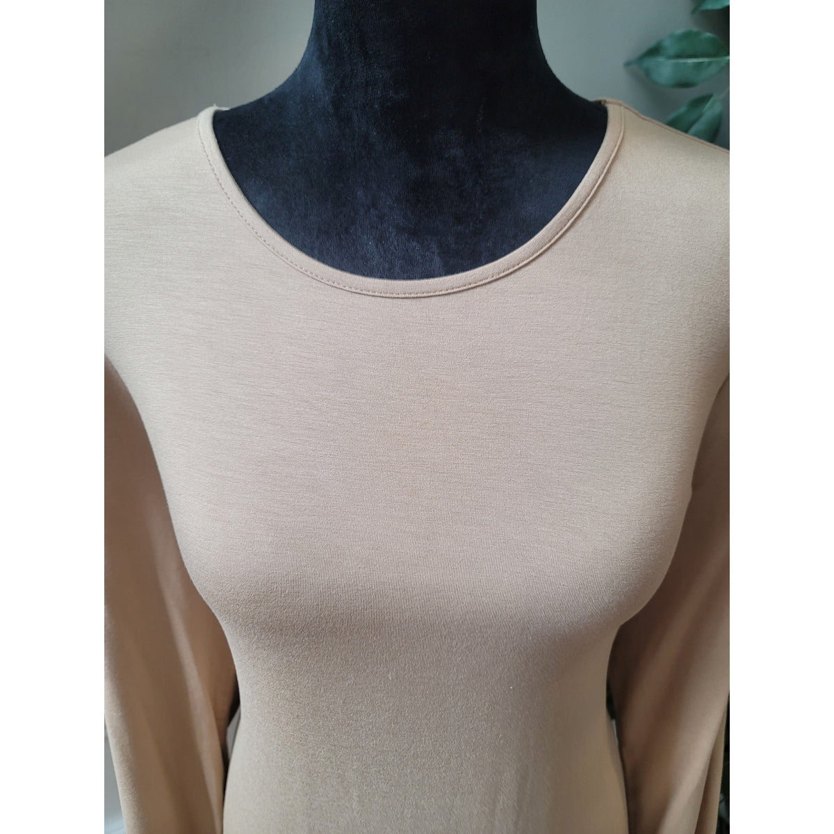 Chico's Top Women's Size 2/L Beige Long Sleeve Stretch Crew Neck Knit Blouse