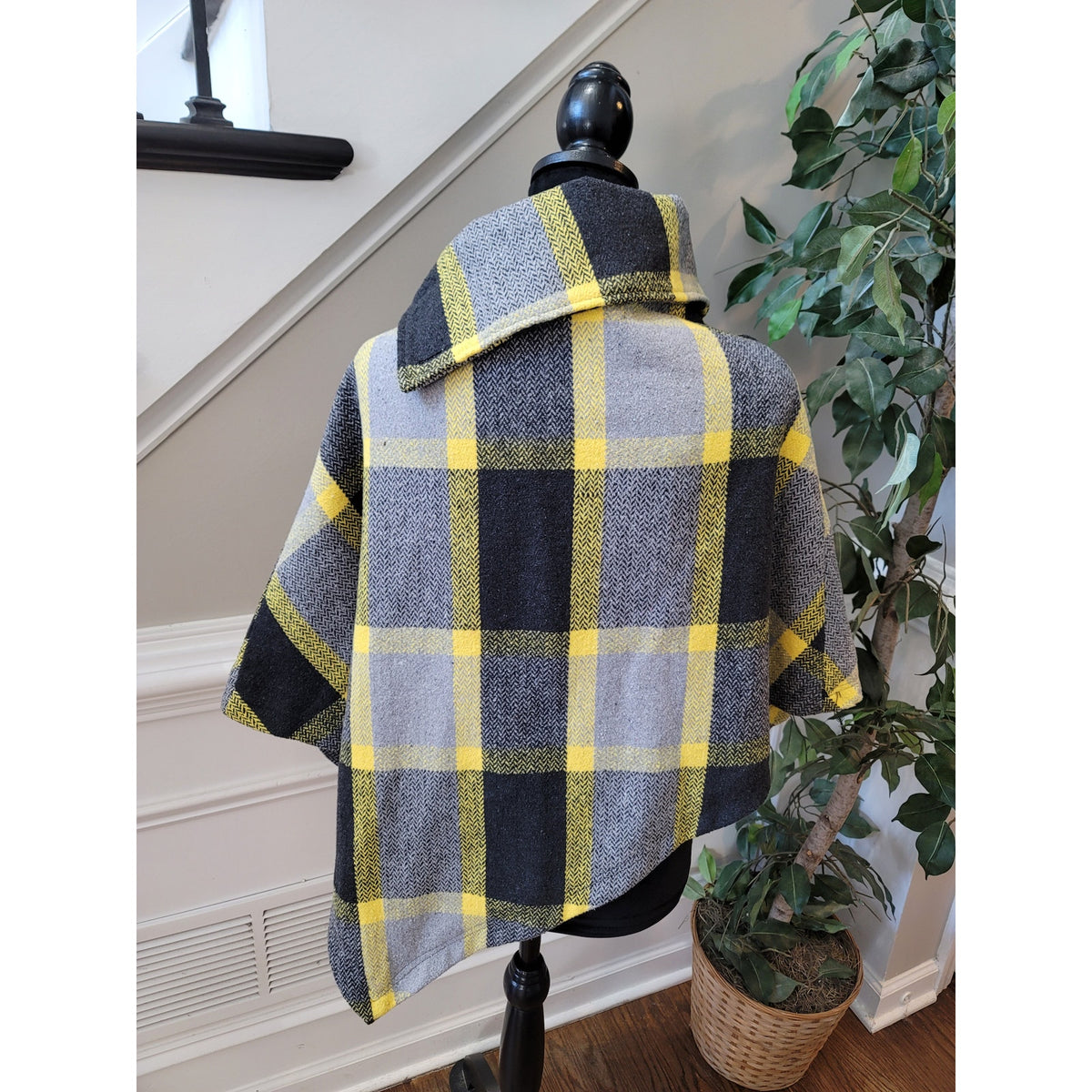 Last Kiss Poncho Cape Jacket Women Medium Yellow/Gray Herringbone Asymmetric Hem
