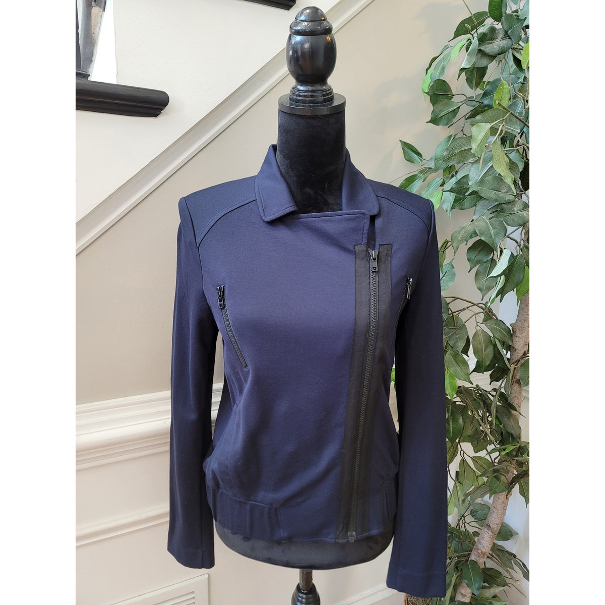 Cabi Moto Jacket Women's Small Navy Pleated Back Asymmetrical Zip Multi Pockets