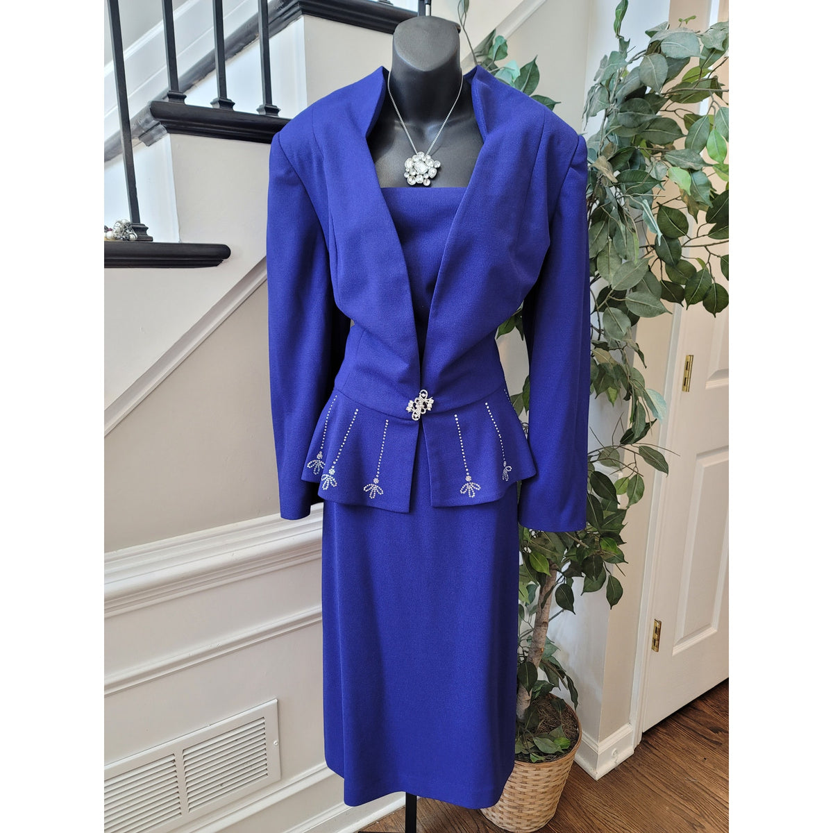 Bmj Studio Skirt Suit Women's Size 18 Blue Rhinestone Fully Lined Back Slit