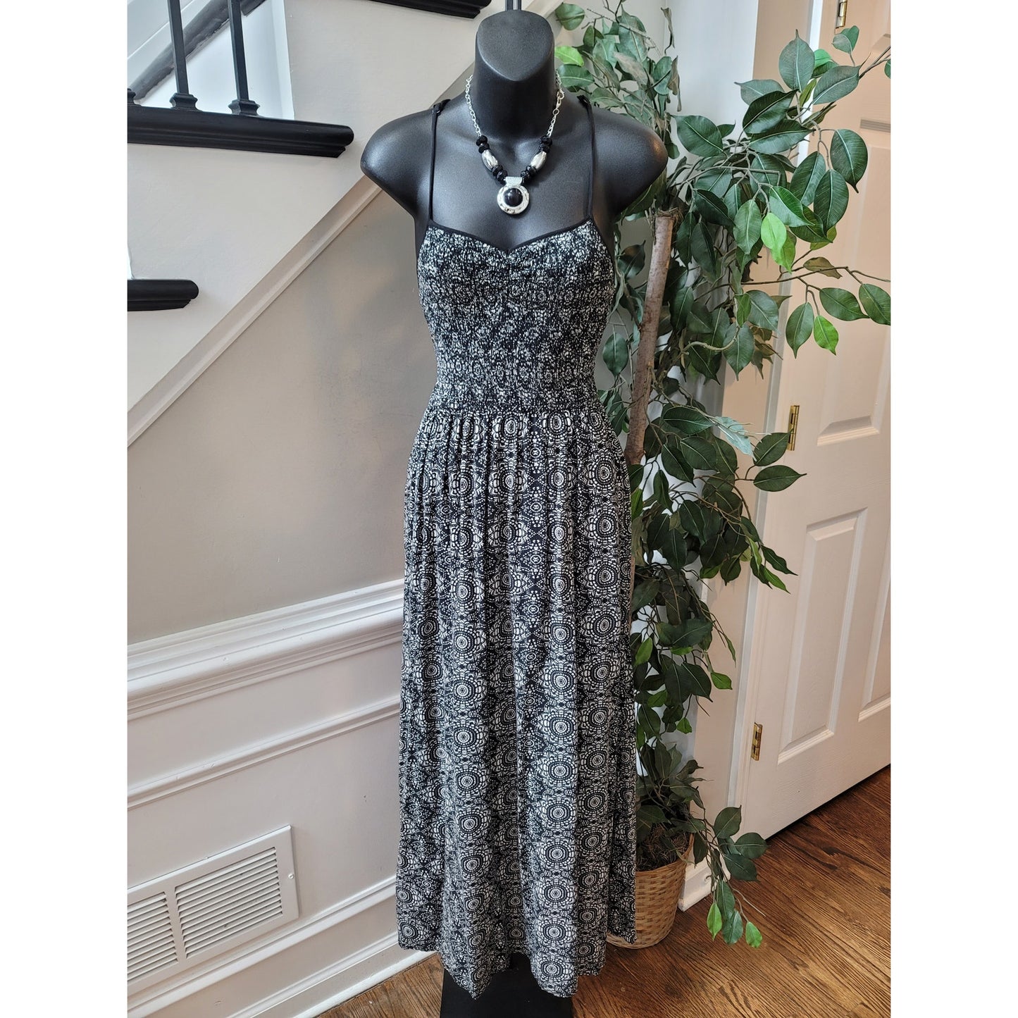 Xhilaration Maxi Dress Women S Black White Boho Sleeveless Smocked Rayon