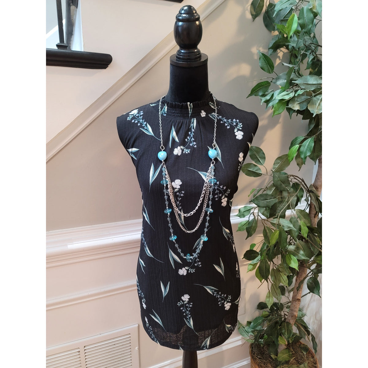Apt. 9 Blouse Top Women’s Size 1X Black Floral Botanical Sleeveless Mock Neck