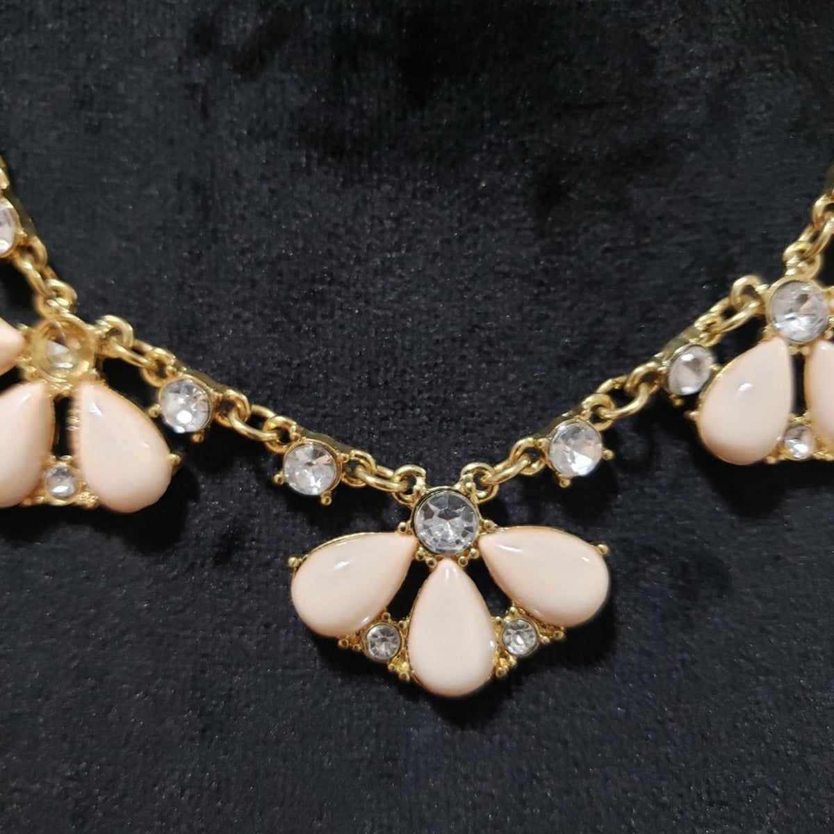 Women Fashion Pink Gemstone Floral Clear Crystal Rhinestone Statement Necklace