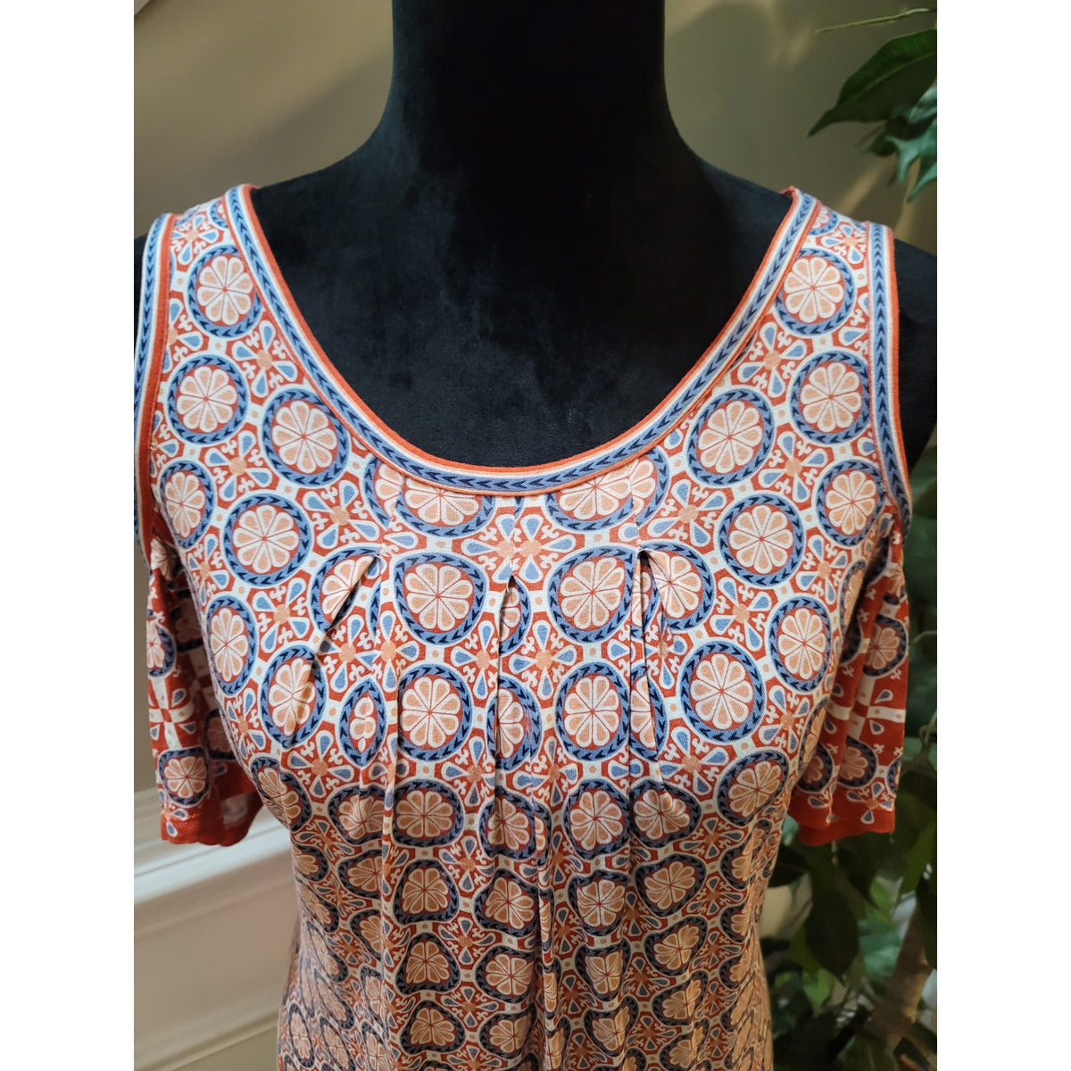Max Studio Blouse Top Women Medium Orange Geometric Pleated Cold Shoulder Sleeve