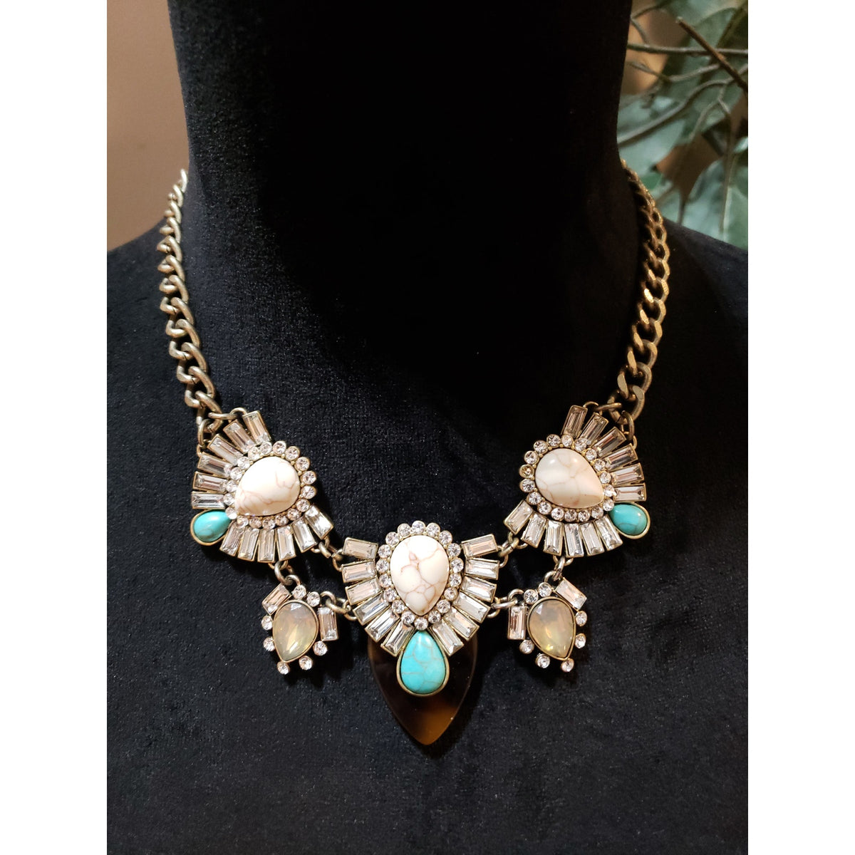 Women Fashion Howlite Turquoise Stones Crystal Beaded Statement Elegant Necklace