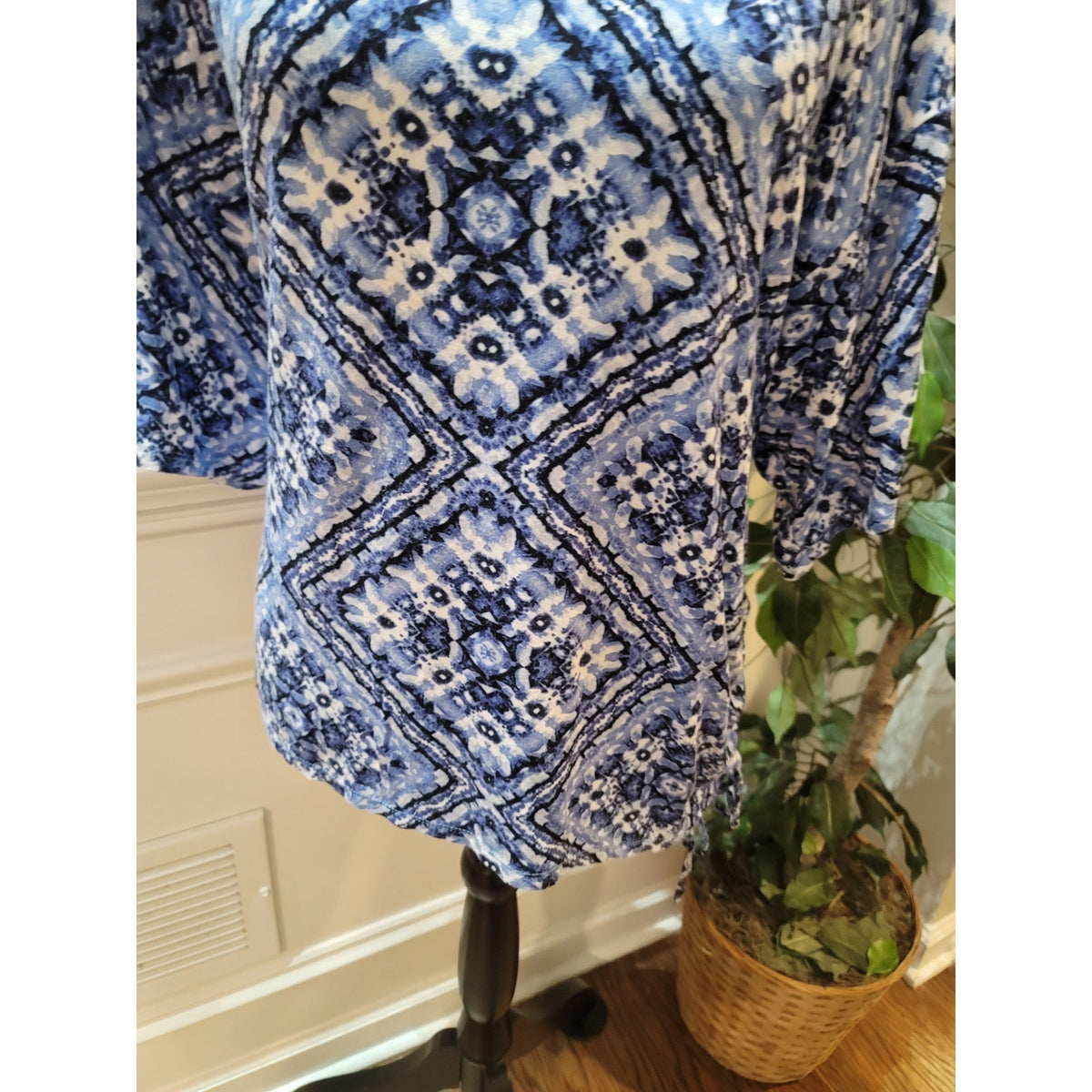 Counterparts Blouse Top Women's SZ XL Blue Ikat Drawstring Side Slit Boat Neck