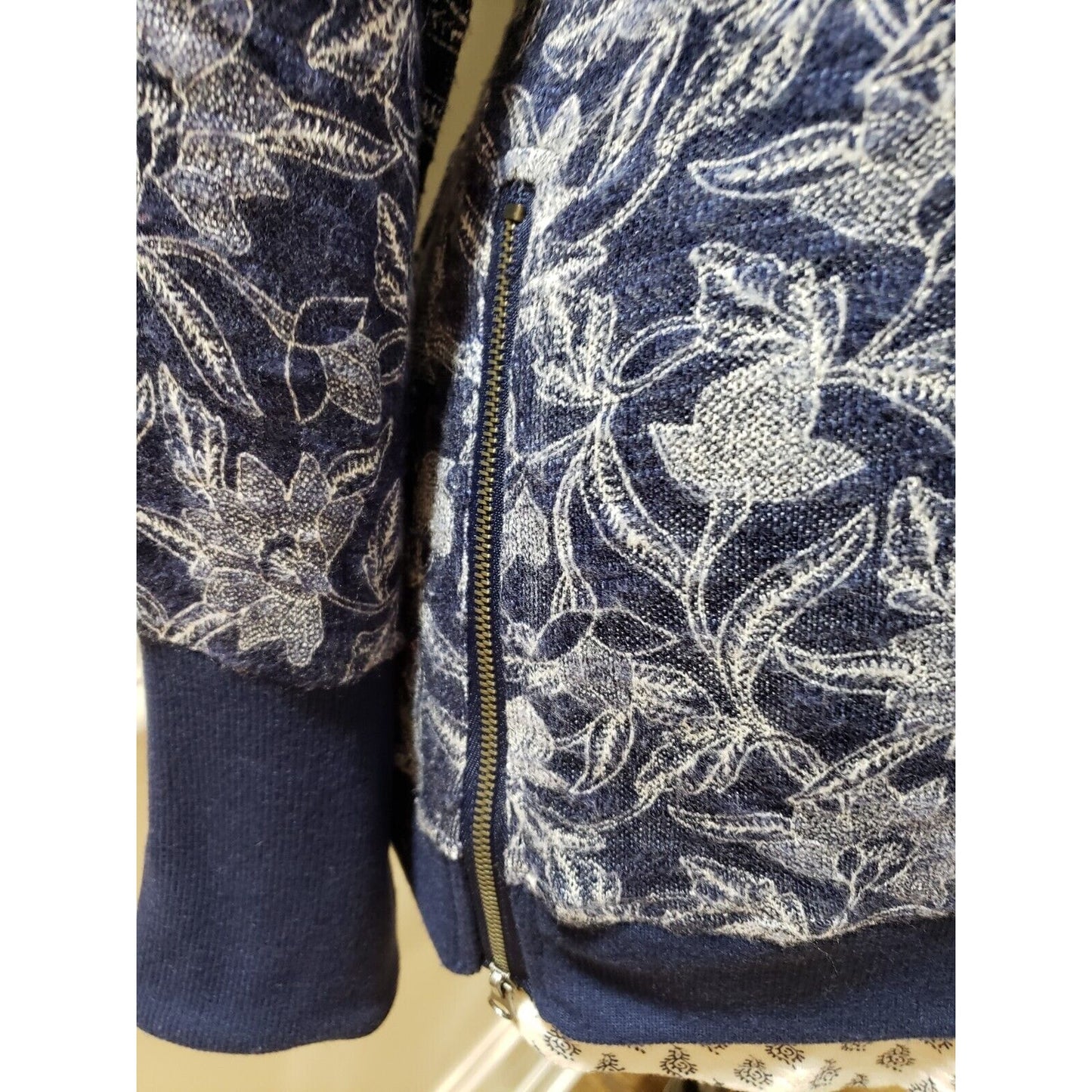 Max Jeans Women's Blue Floral Rayon Crew Neck Long Sleeve Sweater Size X-Small