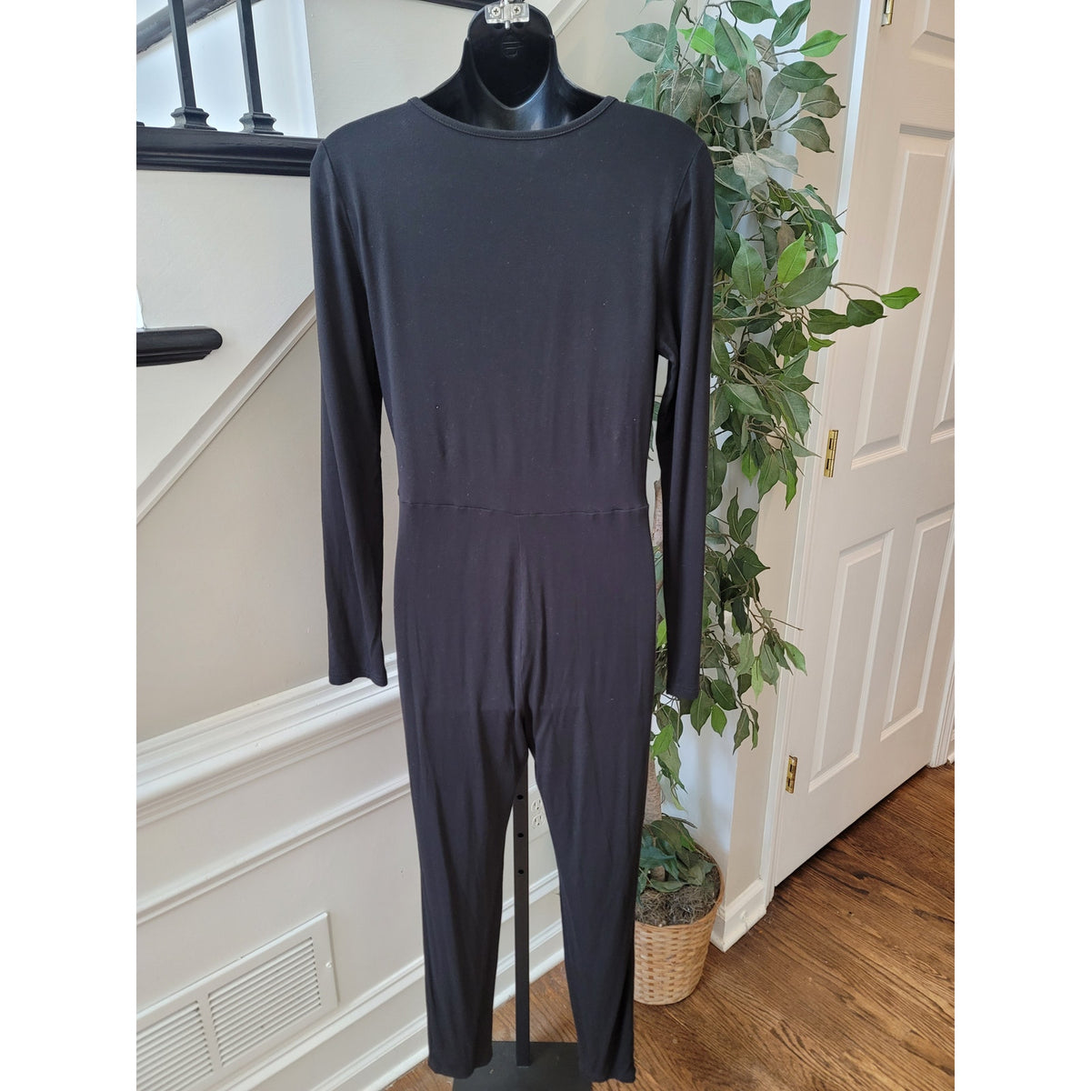 Shein Jumpsuit Women's Size Medium Black Long Sleeves Deep V Neck Slim Fit