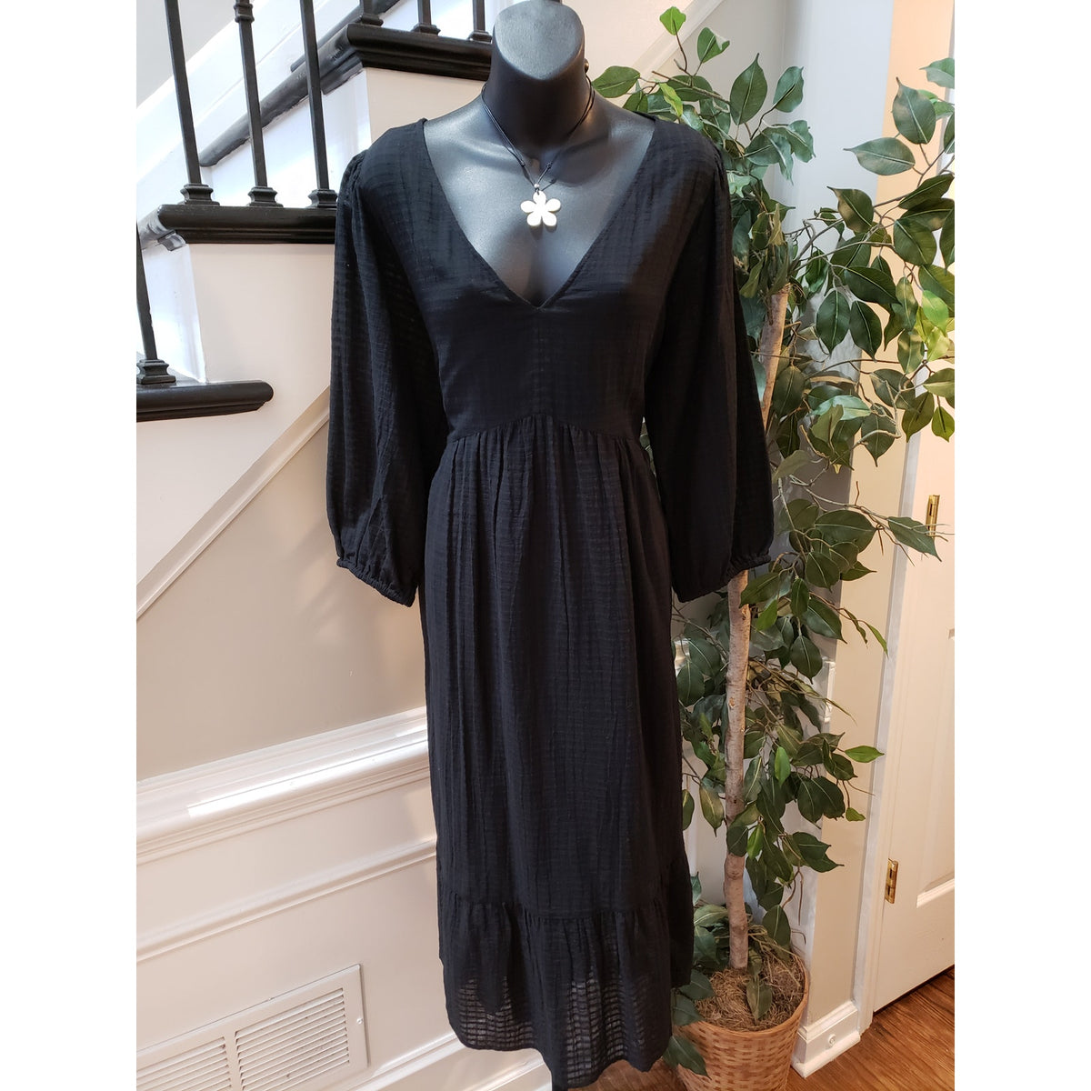 Gap Long Maxi Dress Womens Large Black Textured Tiered Hem Balloon Sleeve V Neck