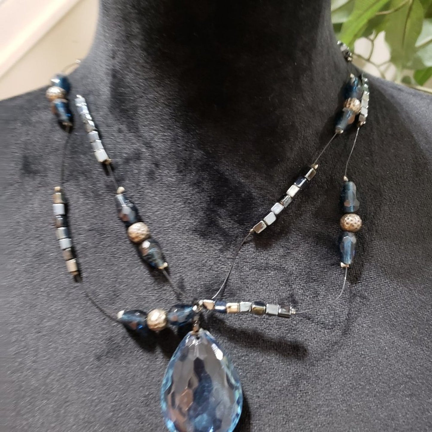 Womens Gunmetal Blue Acrylic Beads Fish Wire Collar Necklace with Lobster Clasp