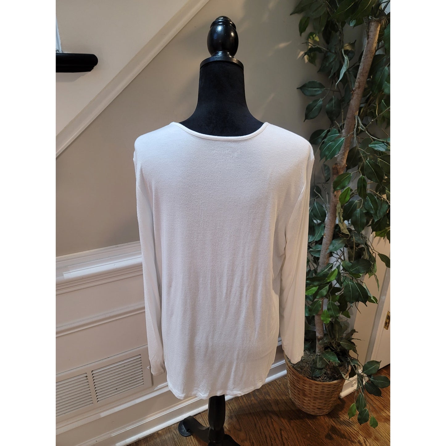 Chico's Top Women's Size 2 White Long Sleeves Stretchy Blouse Crew Neck