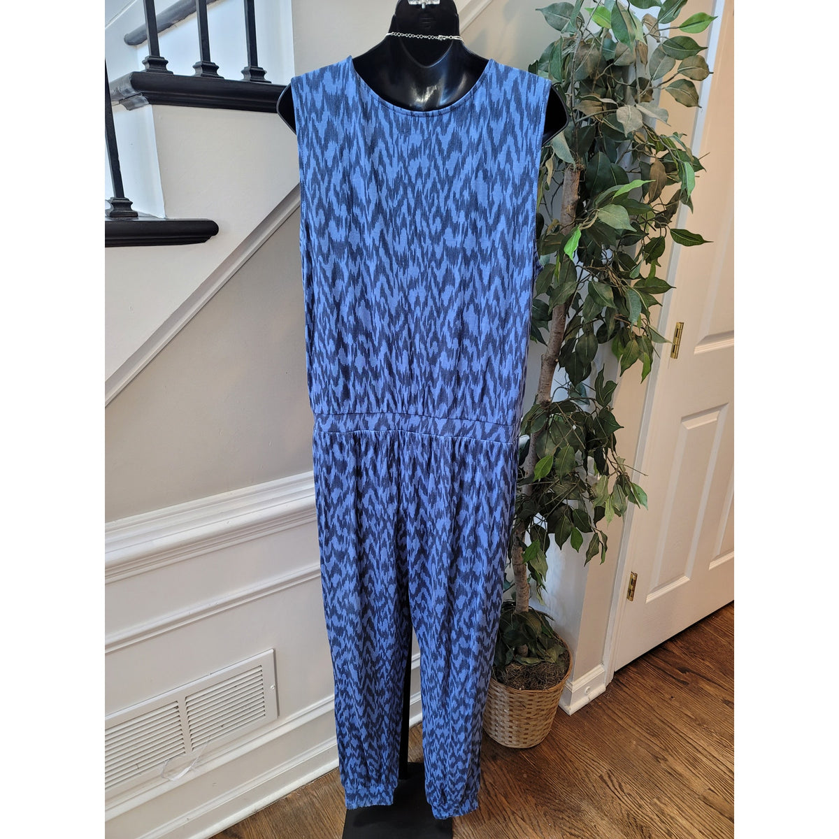 Loungy by Giuliana Jogger Jumpsuit Women's Size Large Blue V Neck Sleeveless