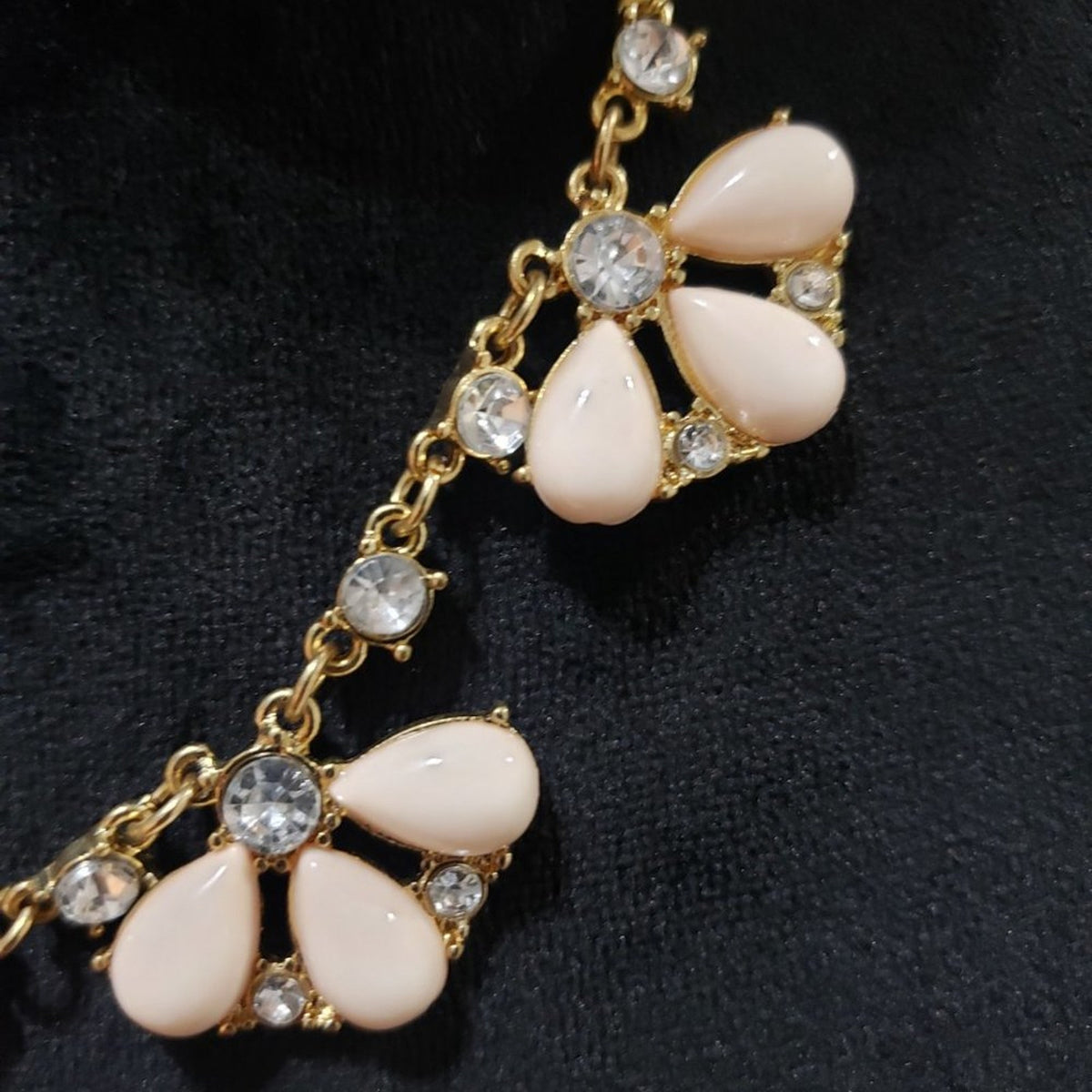 Women Fashion Pink Gemstone Floral Clear Crystal Rhinestone Statement Necklace