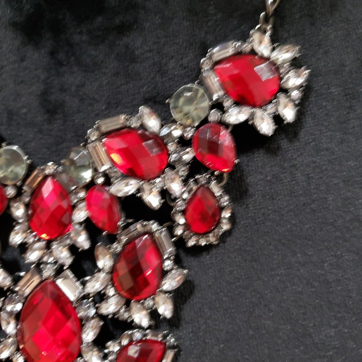 Torrid Women Red Rhinestones Faceted Crystal Silver Tone Collar Necklace Lobster