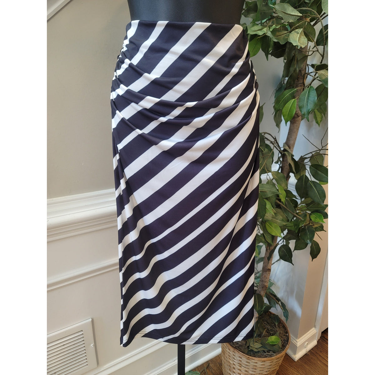 HM 2 Pc Set Women Small Black/White Striped Bodycon Tube Top Ruched Pencil Skirt