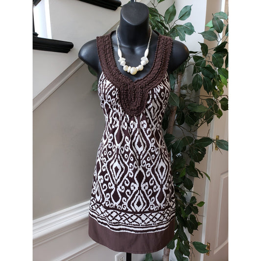 Wrapper Sheath Dress Womens Medium White Brown Geo Print Sleeveless Crochet Neck