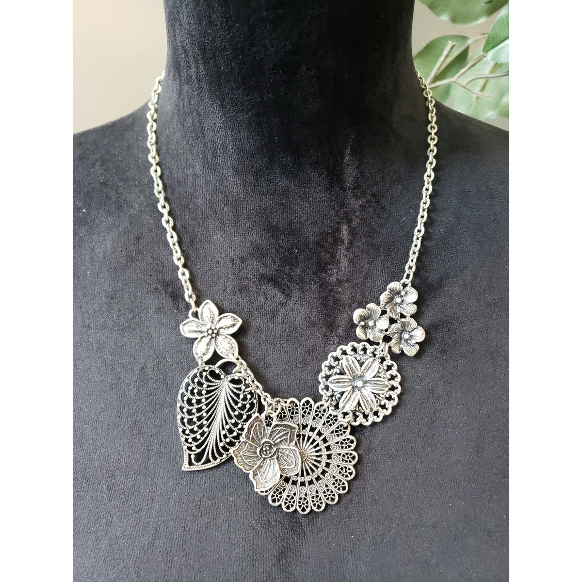 Vintage Silver Tone Floral Necklace Lace Design with Leaf & Flower Charms