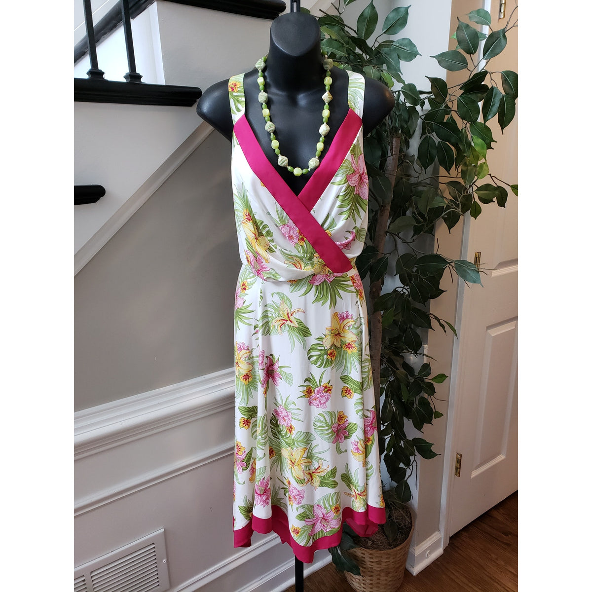 Cheztu Long Maxi Dress Women's 18 White Floral Surplice Neck Sleeveless Back Zip