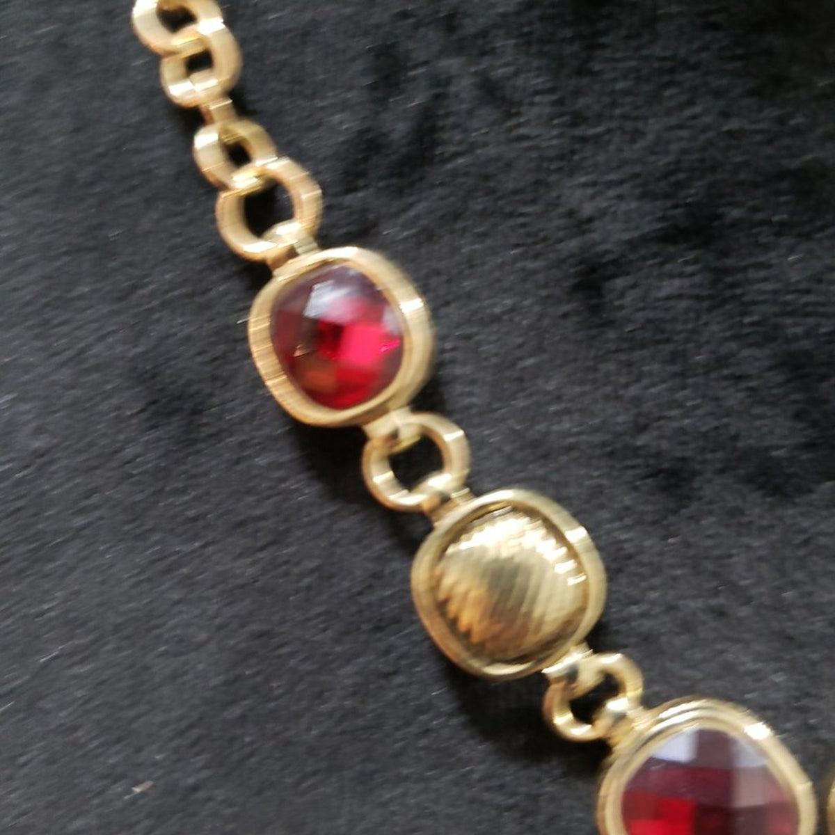 Women Fashions Red Gem Stone Gold Tone Chain Necklace Jewelry with Lobster Clasp