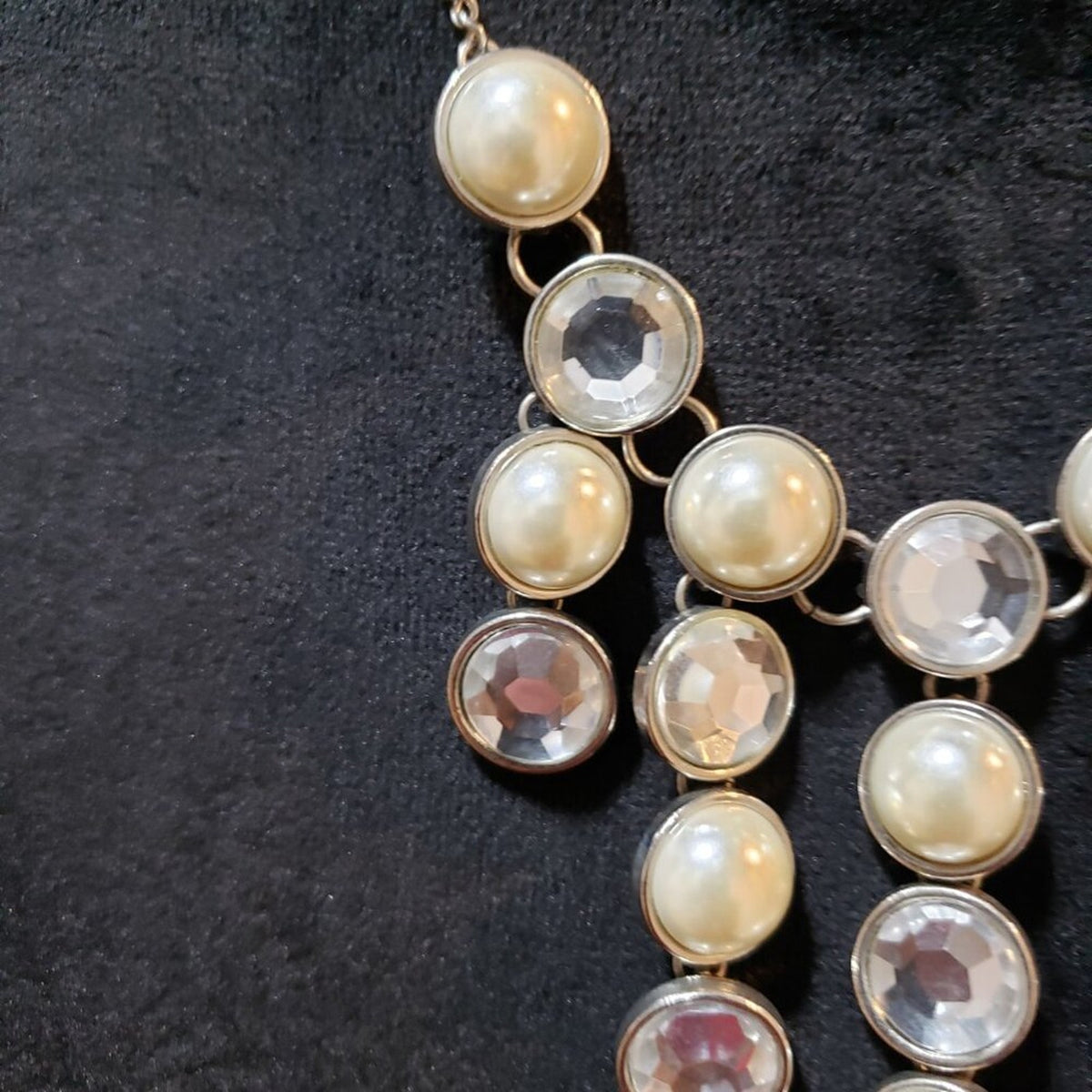 Womens Fashion Ivory Pearl & Clear Acrylic Necklace Jewelry with Lobster Clasp