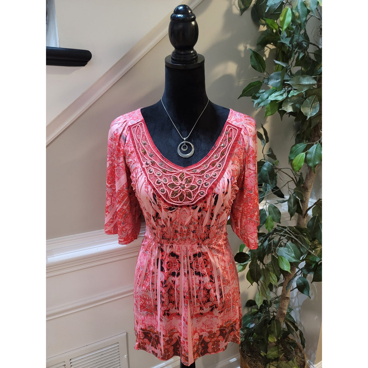 One World Blouse Top Women's Large Pink Floral Smocked Flutter Sleeve Scoop Neck