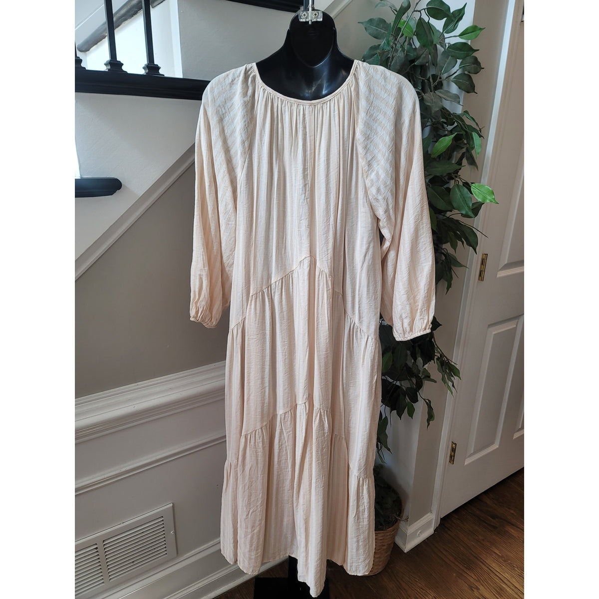 Moon River Striped Dress Women's Size Medium Pink White Balloon Sleeves