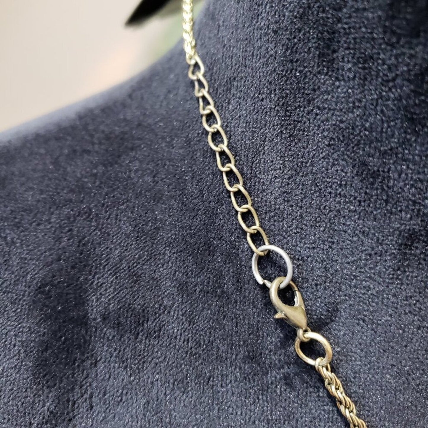 Women Gold Tone Hammered Metal Collar Choker Necklace Jewelry with Lobster Clasp