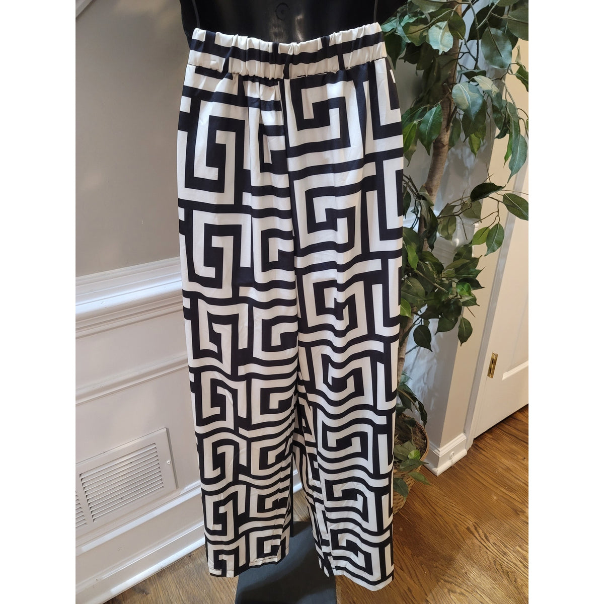 Co-Ord Set Women's SZ 1XL Black/White Greek Key Boat Neck Short Sleeve Side Slit