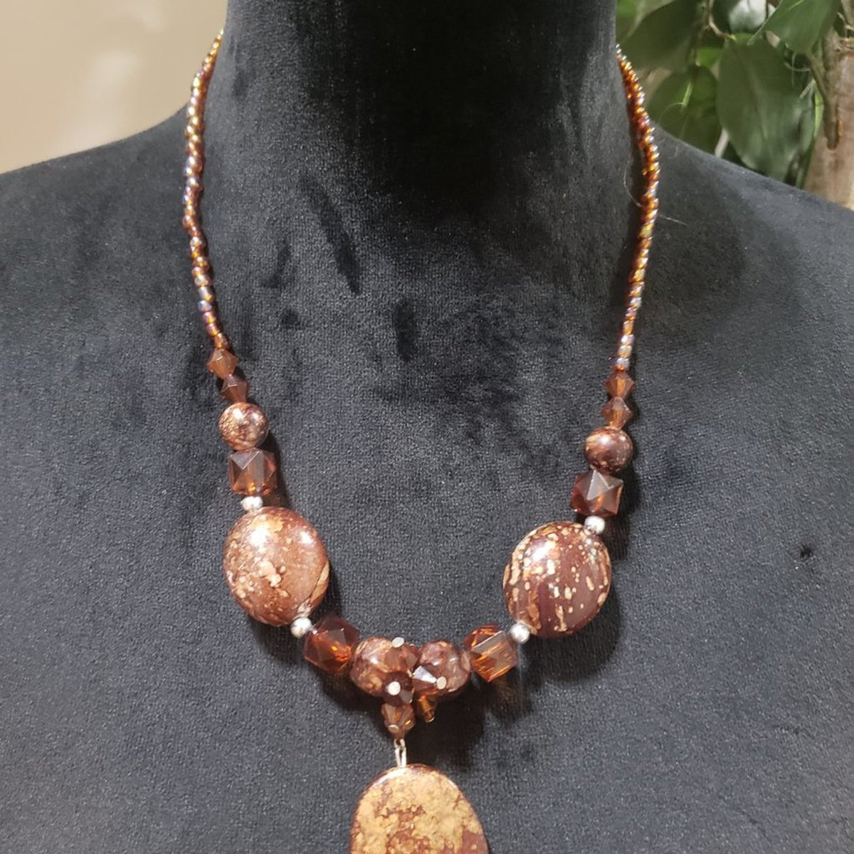 Women Fashion Brown Glass Stones Beaded Pendant Collar Necklace w/ Lobster Clasp