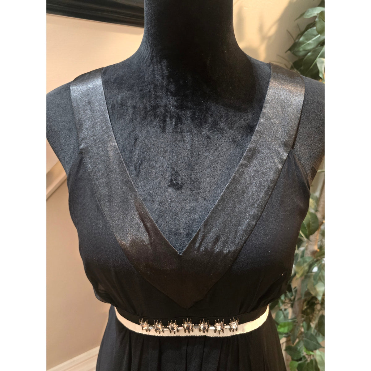 Ixe A-Line Dress Women S 12 Black Embellished Tie Waist Pleated Lined Sleeveless
