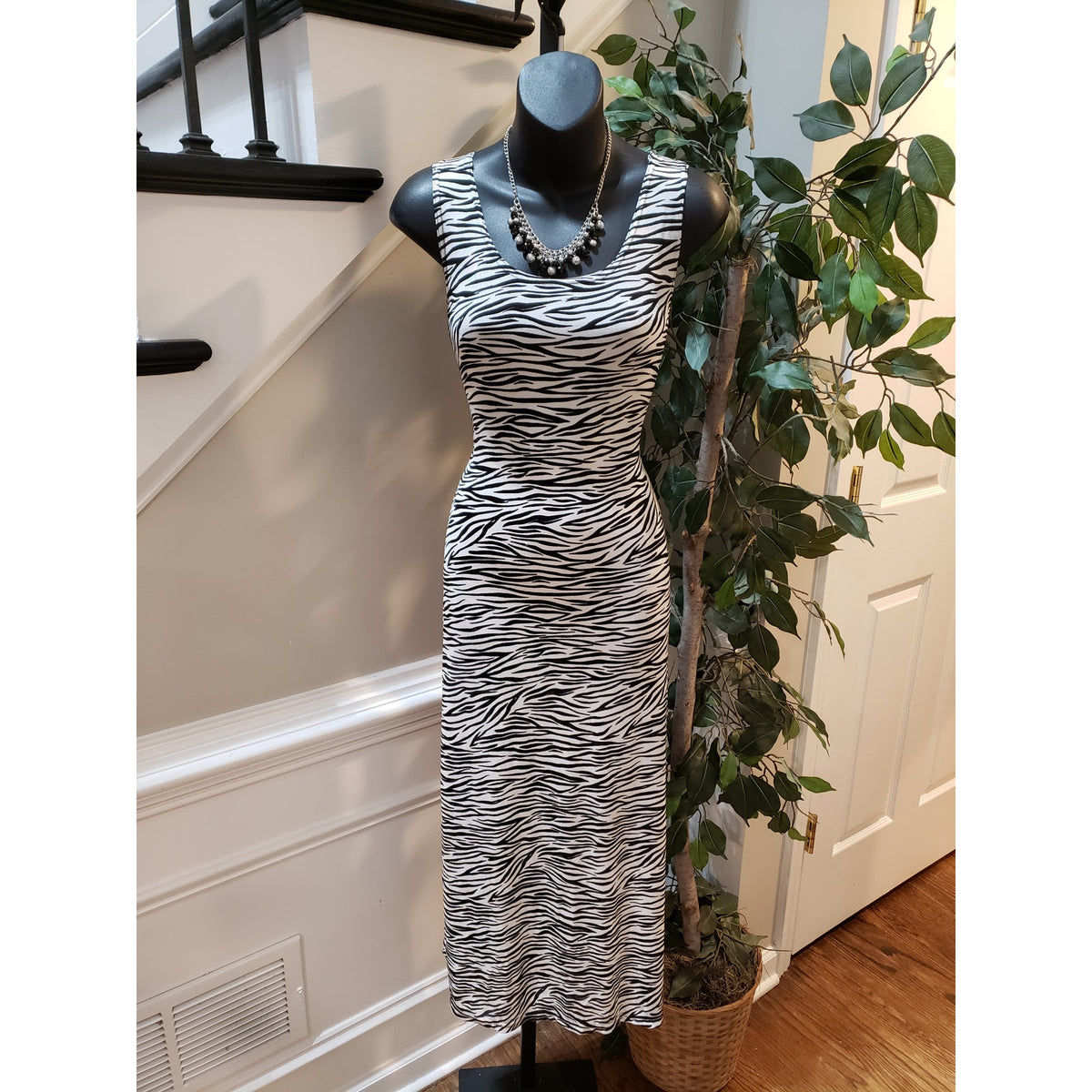 Women's Maxi Dress Small Black White Zebra Print Stretch Sleeveless Scoop Neck